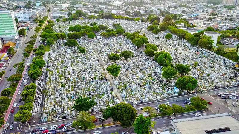 Covid já matou mais de 600 mil brasileiros e média diária de mortes cai em todo Brasil