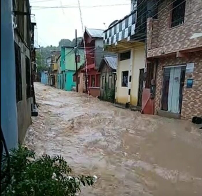 VÍdeo Em Manaus Chuva Intensa Alaga Casas E Inunda Rua Da Zona Sul Portal Barelândia 