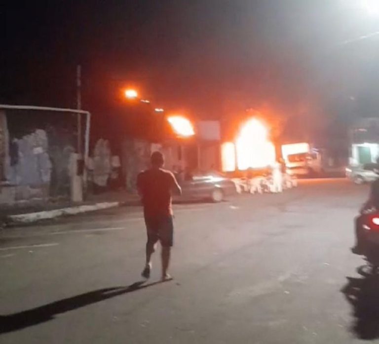 VÍDEO: Incêndio atinge ginásio do Atlético Rio Negro Clube em Manaus