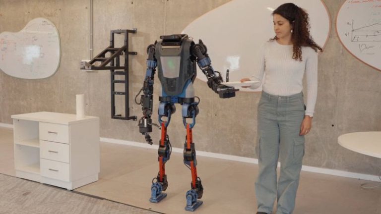 IA: Empresa lança robô controlado com linguagem natural