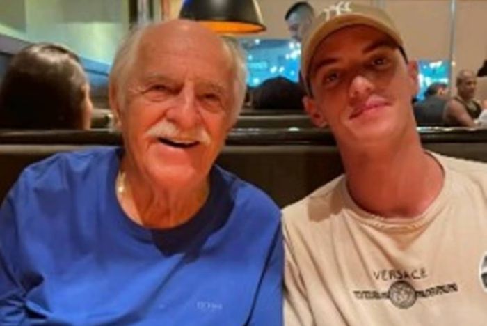 Assessoria de Ary Fontoura nega affair com rapaz 70 anos mais jovem