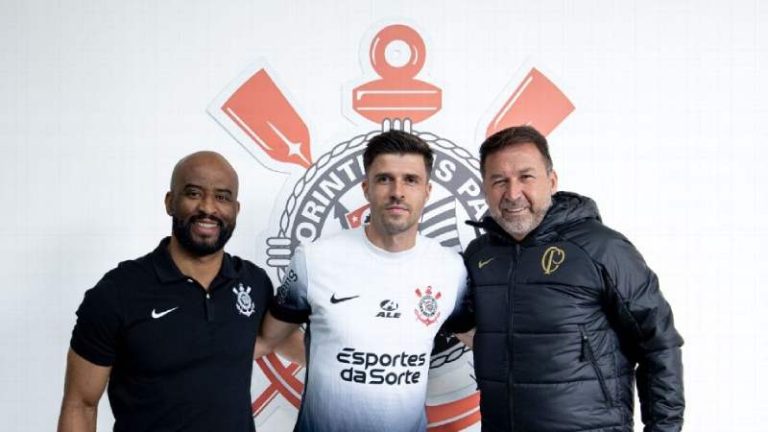 Corinthians anuncia o atacante espanhol Héctor Hernández