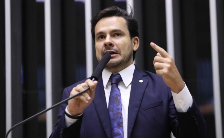 Alberto Neto critica PEC da Segurança e defende autonomia dos estados