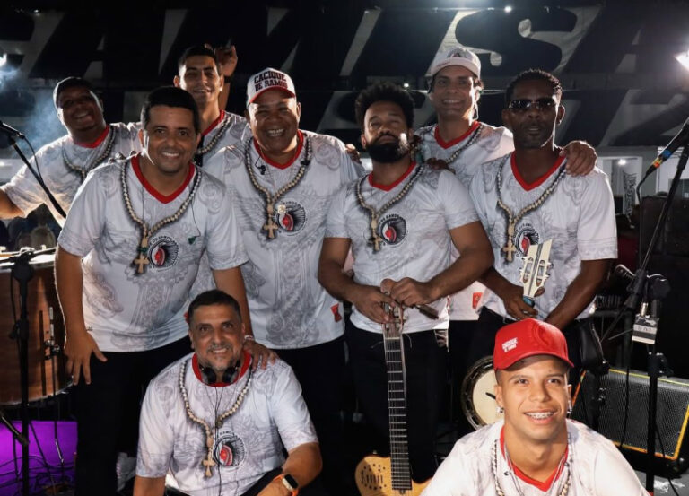 Cacique de Ramos agita feriado com roda de samba em Manaus