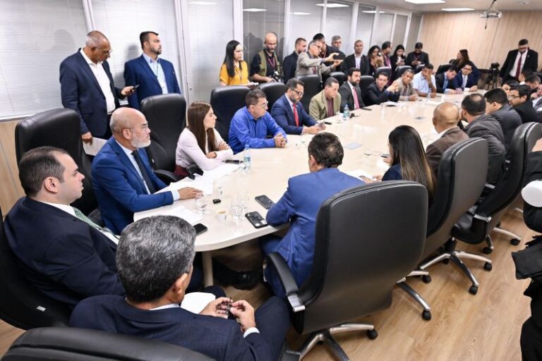 Aleam aprova reajuste salarial para servidores e segurança pública