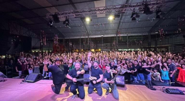 Rosa de Saron celebra 35 anos com show especial em Manaus
