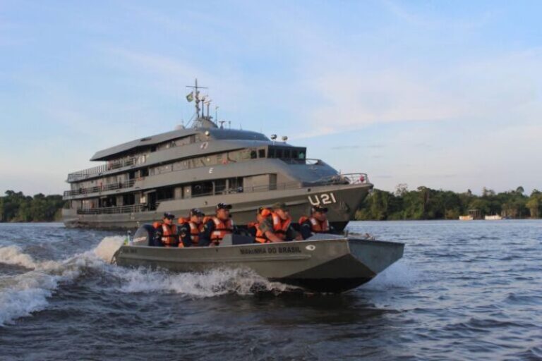 Marinha leva atendimento médico a comunidades do Rio Madeira