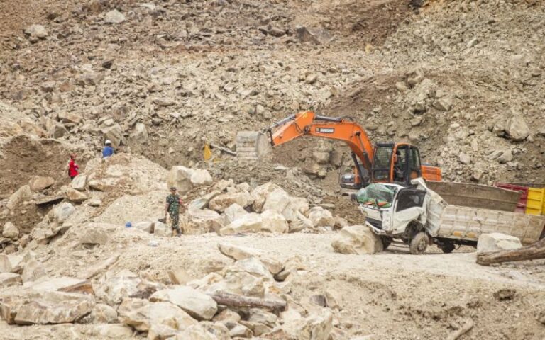 Desabamento em pedreira deixa ao menos 13 mortos na Indonésia