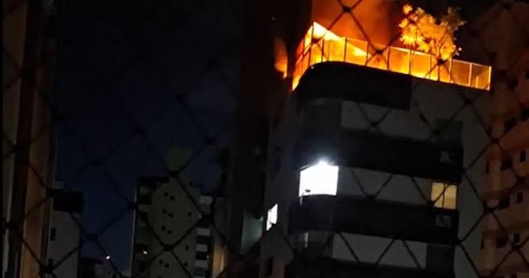 Mulher em surto provoca incêndio em prédio de BH