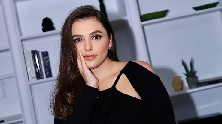 Monica Iozzi passa por susto durante voo para o RJ