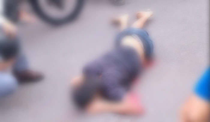 VÍDEO: Jovem é executado a tiros na garupa de moto em Manaus