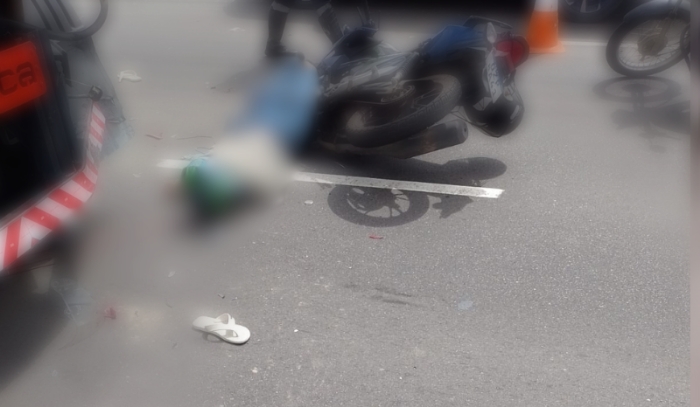 Motociclista morre após bater em caminhão da Prefeitura de Manaus