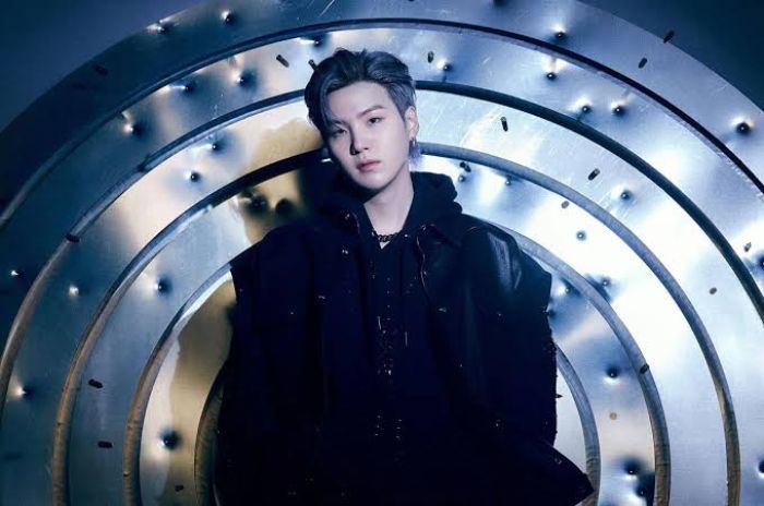 Suga é dispensado do exército e BTS encerra hiato militar